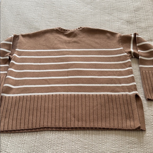 GAP Oversized Women's Tan and Cream Striped Crew Neck Sweater - Picture 7 of 8